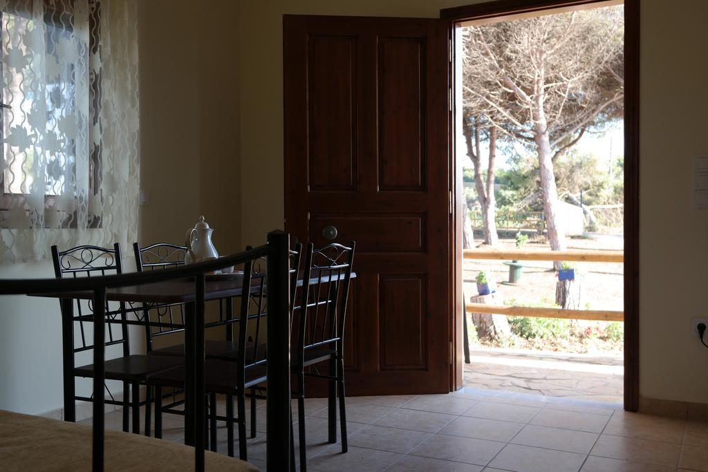 Armiriki Apartments Korakokhórion Екстериор снимка