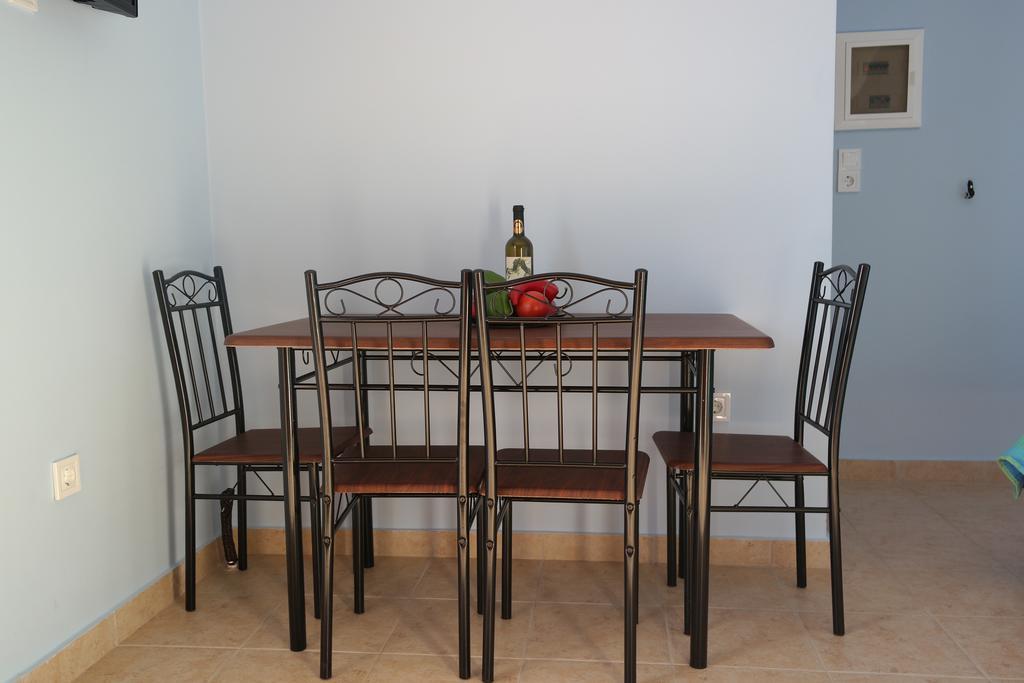 Armiriki Apartments Korakokhórion Екстериор снимка