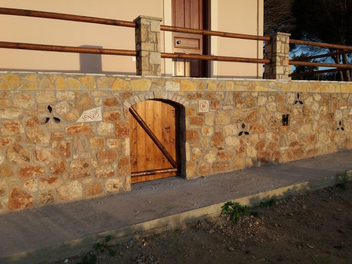 Armiriki Apartments Korakokhórion Екстериор снимка